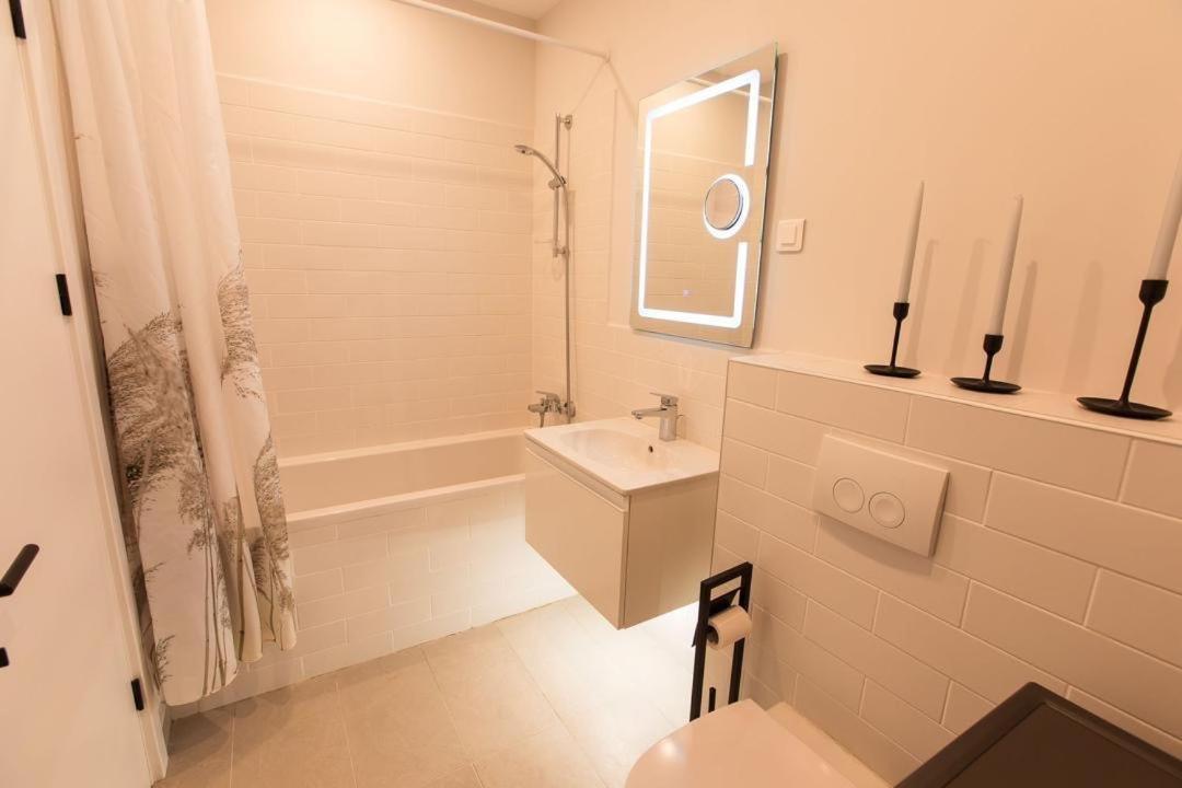 Escapism - Premium 1Br Apartment With Parking Bukarest Exterior foto