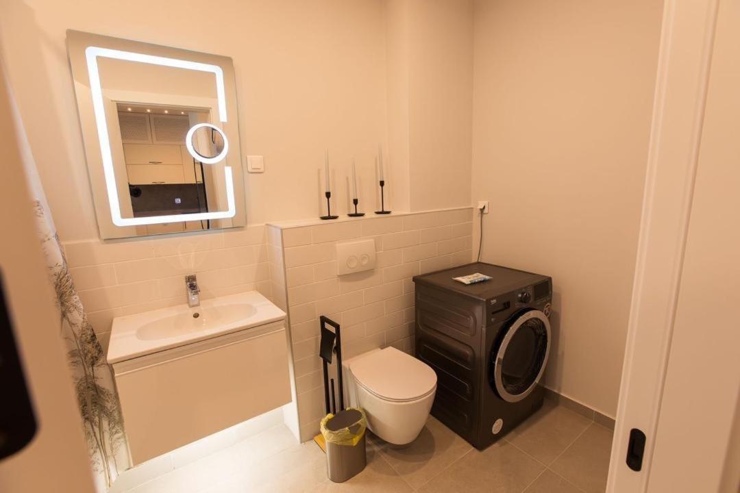 Escapism - Premium 1Br Apartment With Parking Bukarest Exterior foto